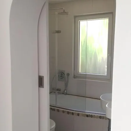 In Sued-waldhanglage Mit Seeblick By Interhome