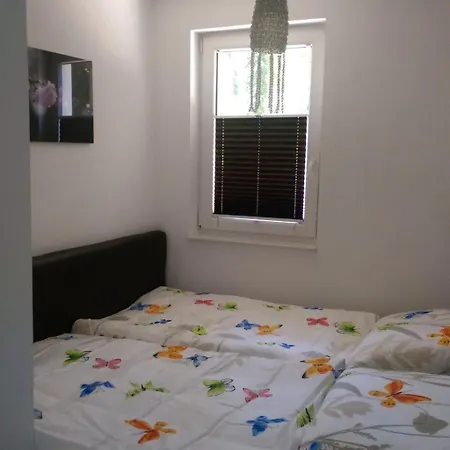 In Sued-waldhanglage Mit Seeblick By Interhome