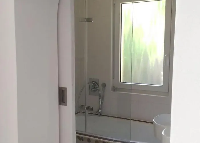 In Sued-waldhanglage Mit Seeblick By Interhome